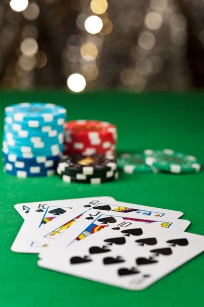 Live chat between players on Texas Poker tables Chat and player interaction during ligabanteng Texas Poker session